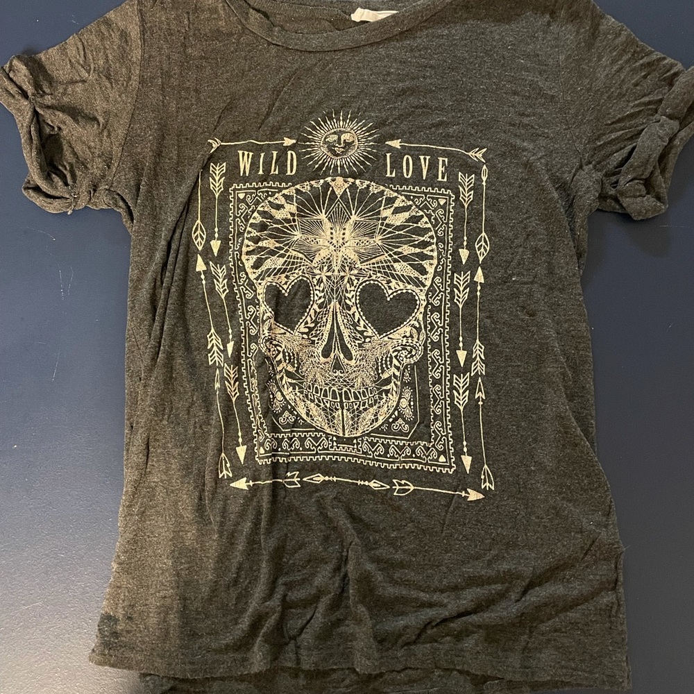 Skull graphic tee “wild love” - medium grey